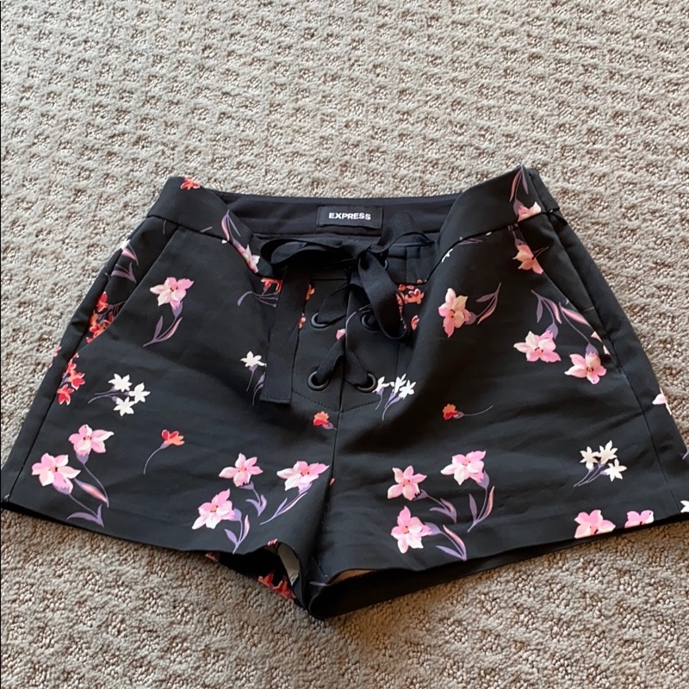 Express mid rise flower shorts